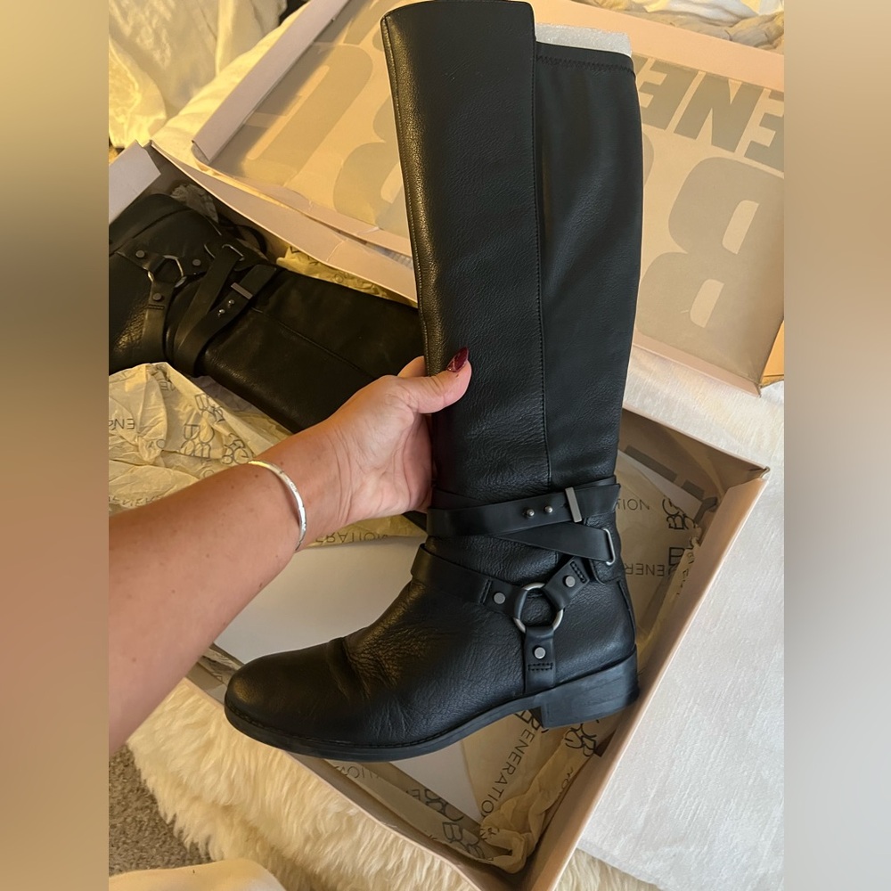 BCBG BOOTS size 7.5 women’s